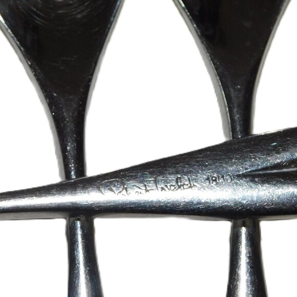 Robert Welch 18/10 Flatware Set With Serving Utensils 37 Pieces - Picture 4 of 11